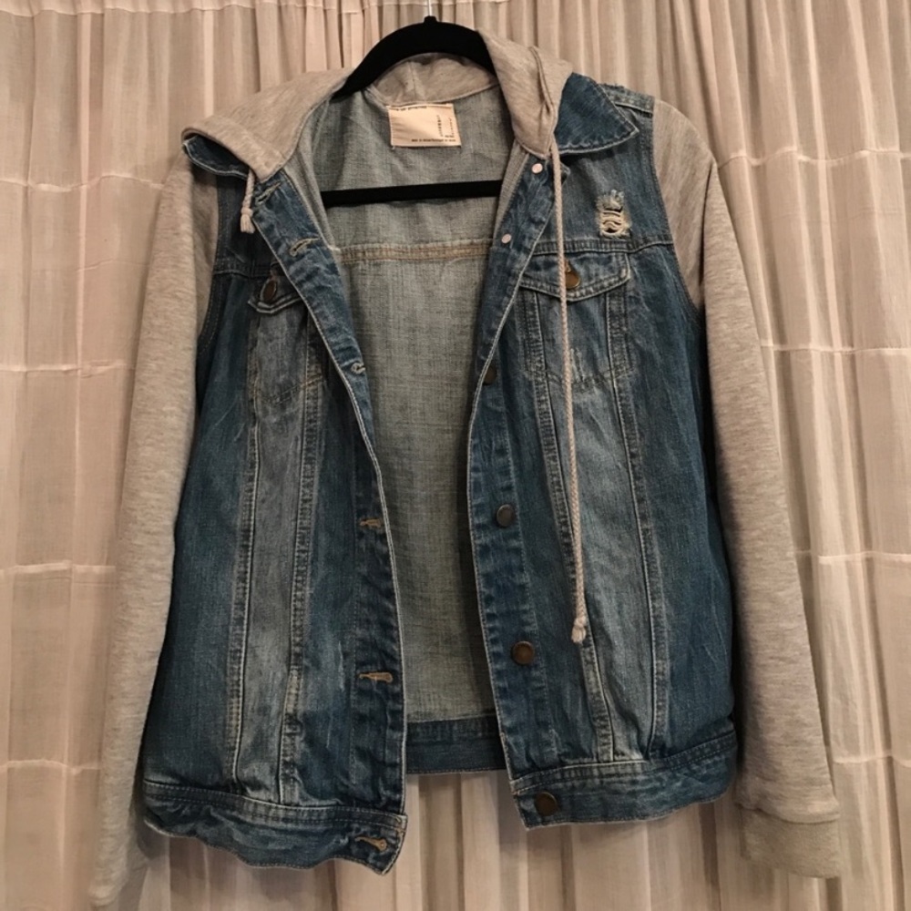 Forever 21 sweatshirt denim jean jacket